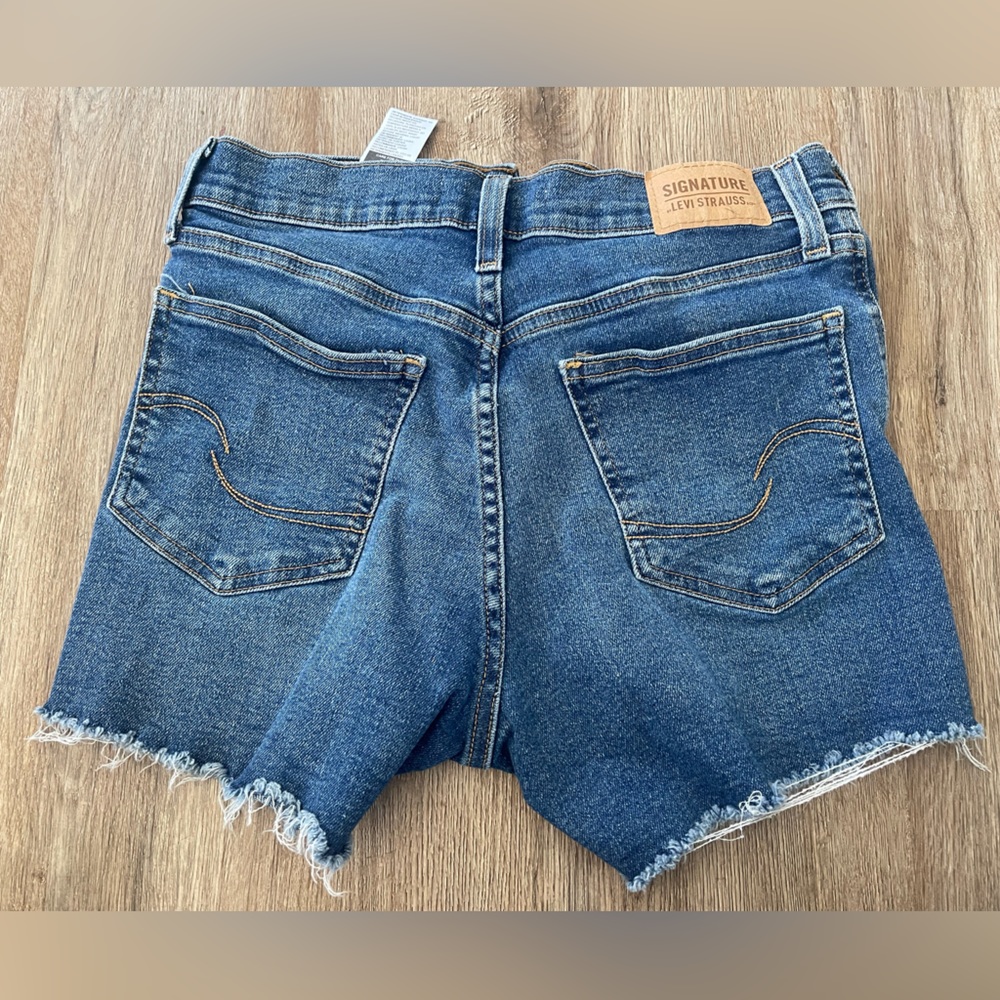 LEVIS women’s shorts size 4 - Picture 2 of 4